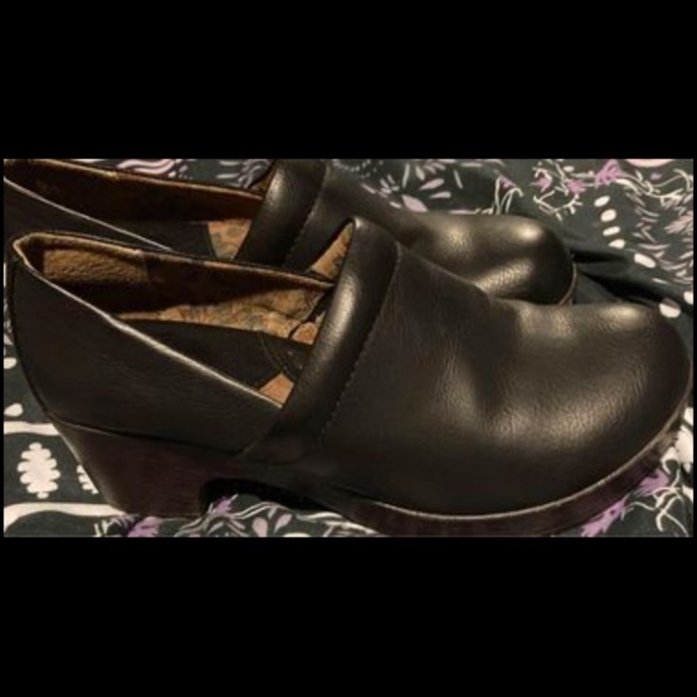 Black Leather BOC shoes size 8.5 in excellent condition